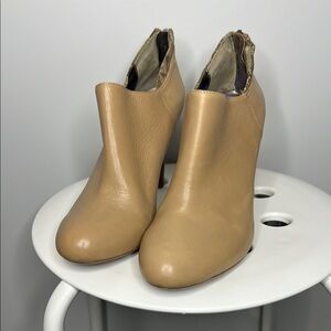 DKNYC Elegant Beige Leather Ankle Boots